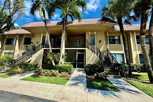 302 Lakeview Dr, Weston, FL 33326 - Photo 1