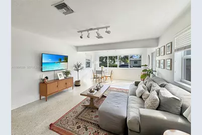 640 SW 6th St, Hallandale Beach, FL 33009 - Photo 1