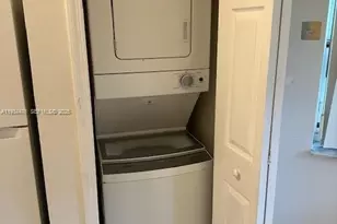 7060 NW 177th St, Hialeah, FL 33015 - Photo 1