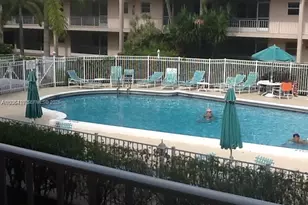 541 Blue Heron Dr, Hallandale Beach, FL 33009 - Photo 1