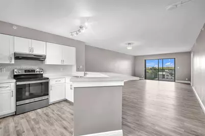 2112 S Cypress Bend Dr #802, Pompano Beach, FL 33069 - Photo 1