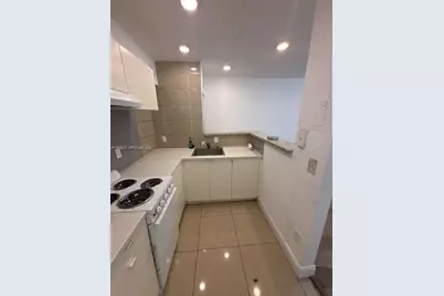 542 NW 8th St #12, Miami, FL 33136 - Photo 1
