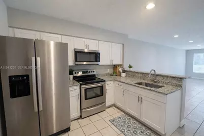 260 SW 8th Ave #B, Hallandale Beach, FL 33009 - Photo 1