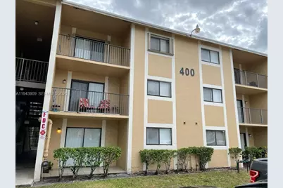 400 Palm Cir W #104, Pembroke Pines, FL 33025 - Photo 1