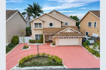 7833 NW 192nd St, Hialeah, FL 33015 - Photo 1