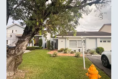 927 NW 106th Ave Cir, Miami, FL 33172 - Photo 1