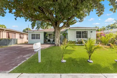 1018 S C St, Lake Worth, FL 33460 - Photo 1