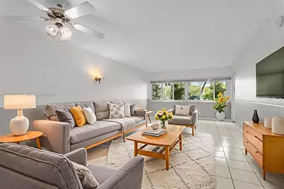 100 Lakeview Dr #108, Weston, FL 33326 - Photo 1