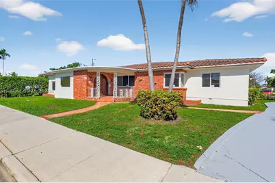 1721 S Treasure Dr, North Bay Village, FL 33141 - Photo 1
