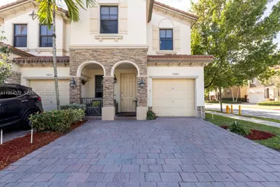 9860 NW 88th St, Doral, FL 33178 - Photo 1