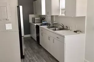 610 8th St, Miami Beach, FL 33139 - Photo 1
