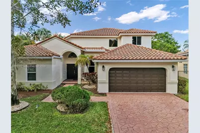 637 Lake Blvd, Weston, FL 33326 - Photo 1