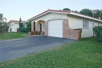 1236 NW 43rd St, Deerfield Beach, FL 33064 - Photo 1