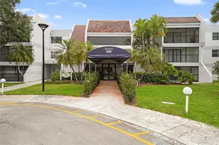 200 Lakeview Dr, Weston, FL 33326 - Photo 1