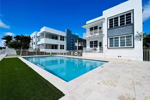 960 Bay Dr, Miami Beach, FL 33141 - Photo 1