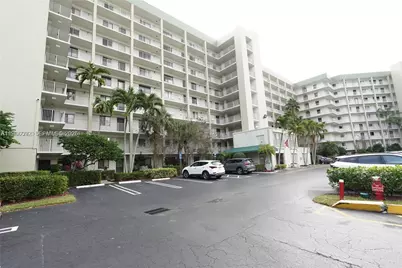 2334 S Cypress Bend Dr #505, Pompano Beach, FL 33069 - Photo 1