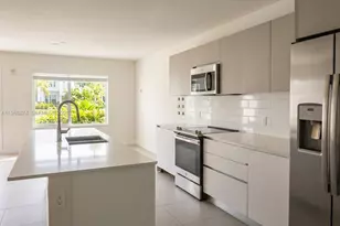 2535 NE 193rd St, Miami, FL 33180 - Photo 1