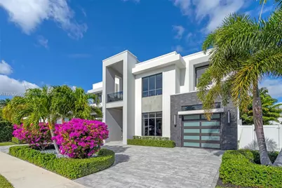 225 NE 3rd St, Boca Raton, FL 33432 - Photo 1