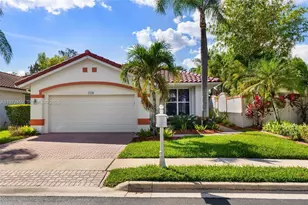 1140 W Bel Aire Dr W, Pembroke Pines, FL 33027 - Photo 1