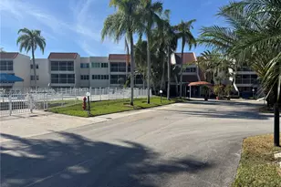 120 Lakeview Dr, Weston, FL 33326 - Photo 1