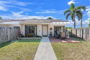 1064 E Lakes Dr, Deerfield Beach, FL 33064 - Photo 1