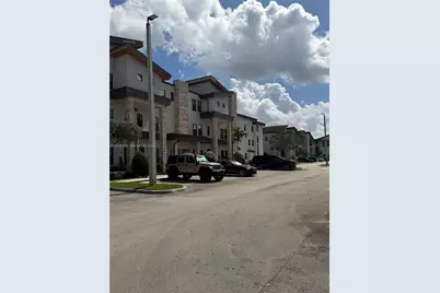 10479 NW 82nd St #10, Doral, FL 33178 - Photo 1
