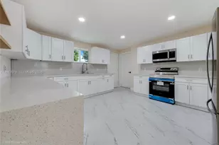 10421 SW 184th St, Cutler Bay, FL 33157 - Photo 1