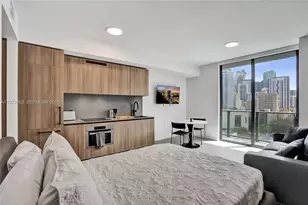 121 NE 5th St, Miami, FL 33132 - Photo 1