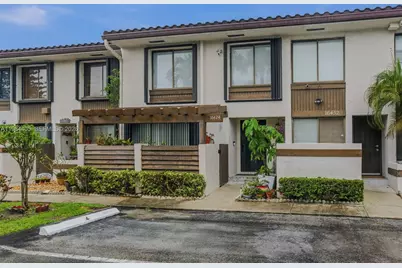 16424 NE 26th Ave #4, North Miami Beach, FL 33160 - Photo 1