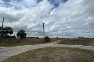 7025 Beaver Cir, Labelle, FL 33935 - Photo 1