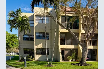 220 Lakeview Dr #102, Weston, FL 33326 - Photo 1