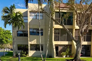 220 Lakeview Dr, Weston, FL 33326 - Photo 1