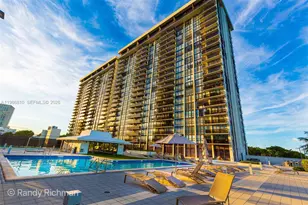 600 NE 36th St, Miami, FL 33137 - Photo 1