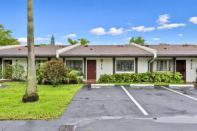 518 NE 199th Ln #3R, Miami, FL 33179 - Photo 1