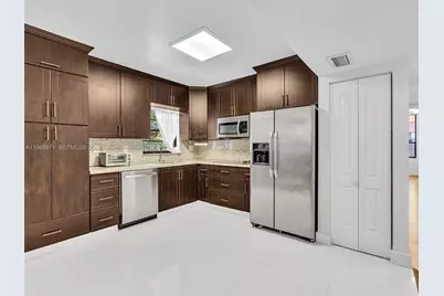 770 NE 199th St #204F, Miami, FL 33179 - Photo 1