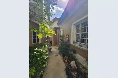16132 Emerald Cove Rd, Weston, FL 33331 - Photo 1