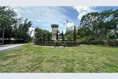450 W Palm Cir W #207, Pembroke Pines, FL 33025 - Photo 1