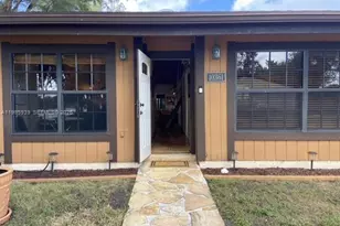 10361 Juniper Ct, Pembroke Pines, FL 33026 - Photo 1