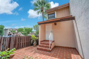 685 W Park Dr, Miami, FL 33172 - Photo 1