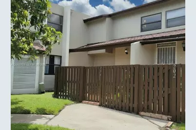 9970 NW 9th St Cir #204, Miami, FL 33172 - Photo 1