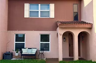 10 Laredo Pl, Davie, FL 33324 - Photo 1