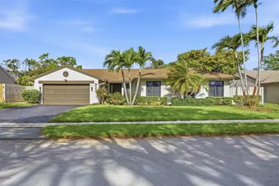 921 Monticello Ave, Davie, FL 33325 - Photo 1