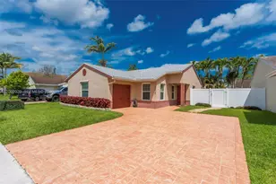 13721 Oak Ridge Dr, Davie, FL 33325 - Photo 1