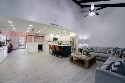 1231 E Golfview Dr, Pembroke Pines, FL 33026 - Photo 1