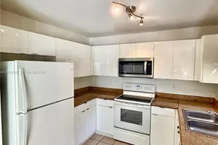 2206 NW 170th Ave, Pembroke Pines, FL 33028 - Photo 1