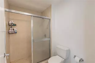 31 SE 5th St, Miami, FL 33131 - Photo 18