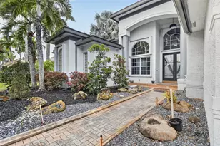 10161 N Lake Vista Cir, Davie, FL 33328 - Photo 1
