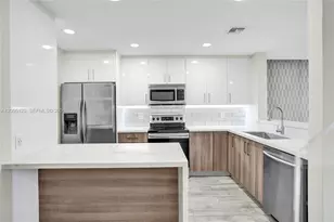 2062 E Discovery Cir E, Deerfield Beach, FL 33442 - Photo 1