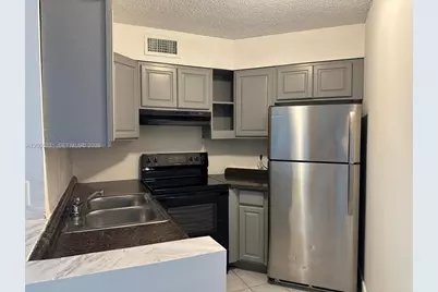 215 Lake Pointe Dr #113, Oakland Park, FL 33309 - Photo 1