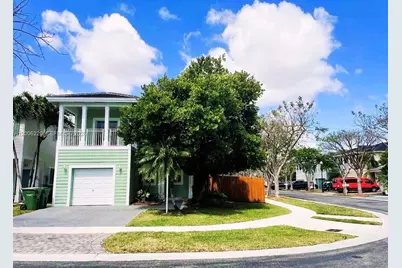 390 NE 35th Ave, Homestead, FL 33033 - Photo 1